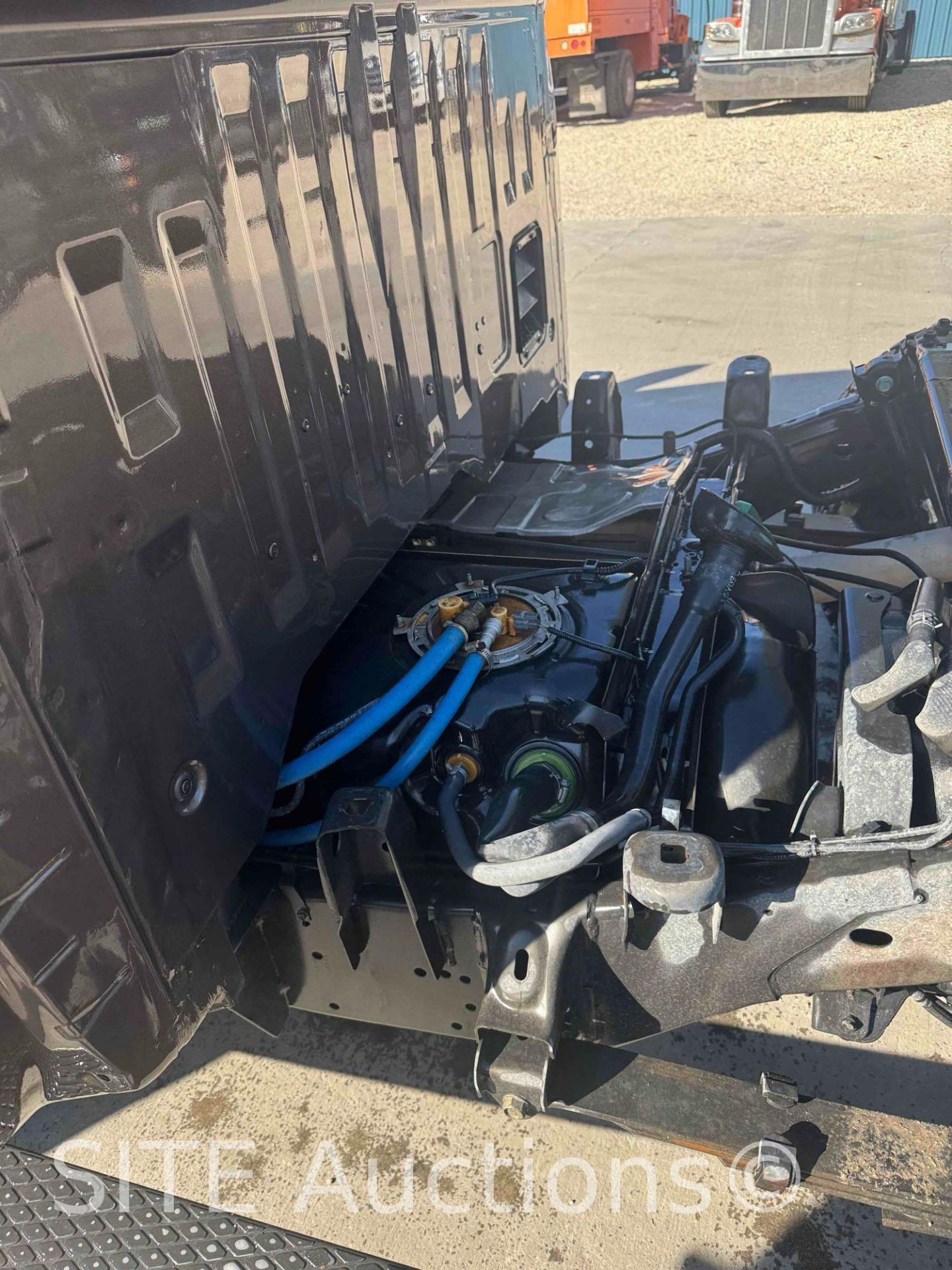 2017 Nissan Titan XD Crew Cab Dually Cab & Chassis Truck - Image 22 of 33