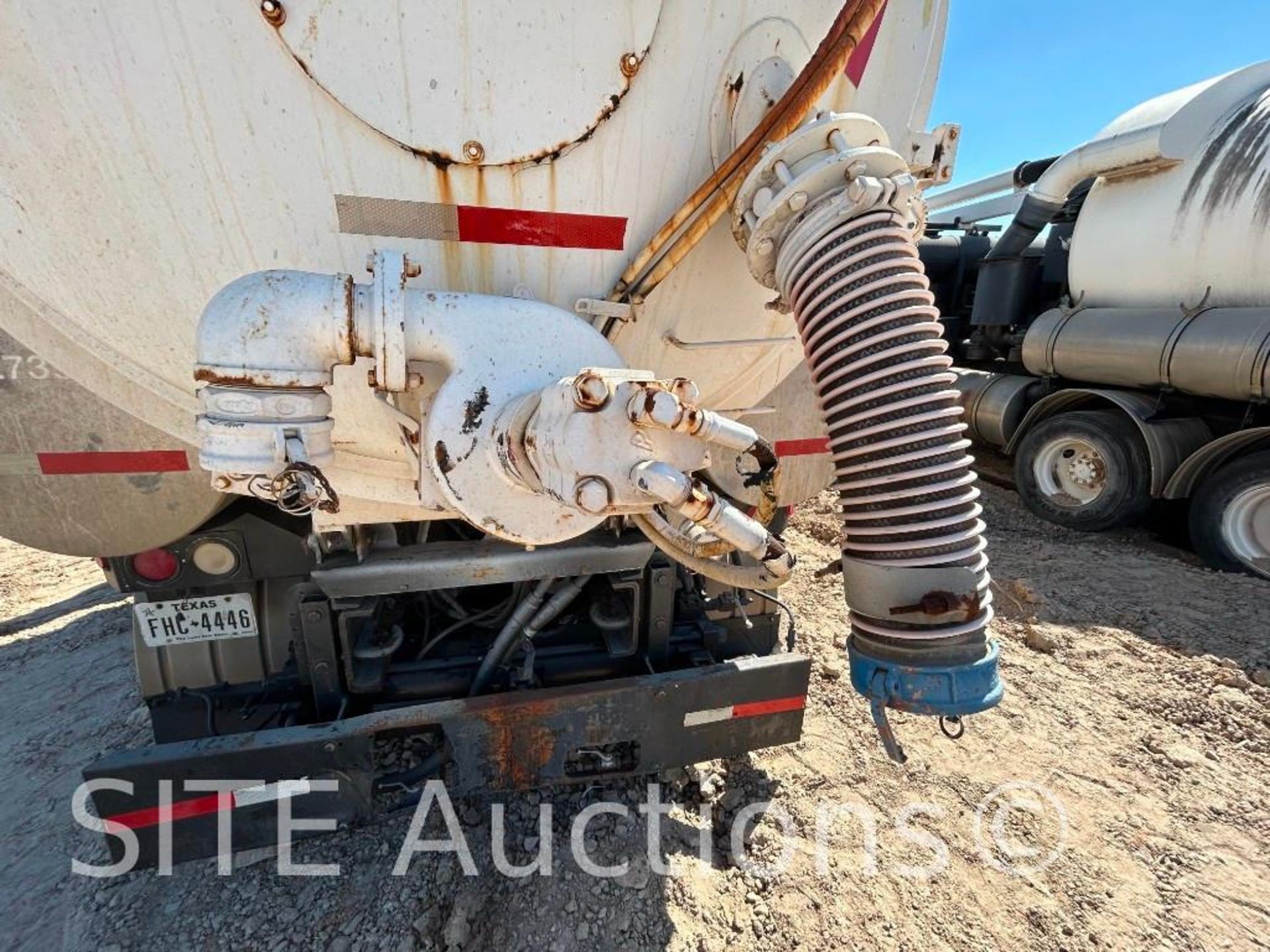 1997 Volvo WG T/A Hydrovac Truck - Image 17 of 39