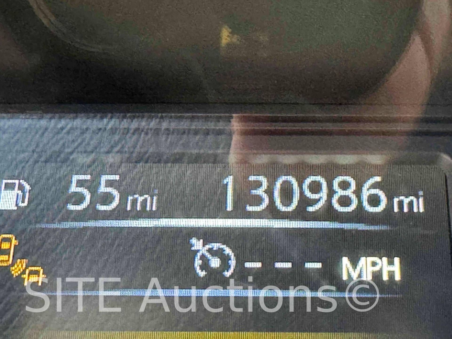 2017 Nissan Titan XD Crew Cab Dually Cab & Chassis Truck - Image 32 of 33