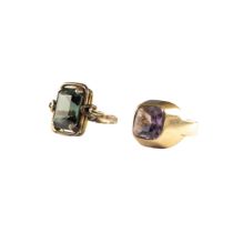 NO RESERVE: European, circa 1960, An amethyst and yellow gold single stone ring and a turmaline whit