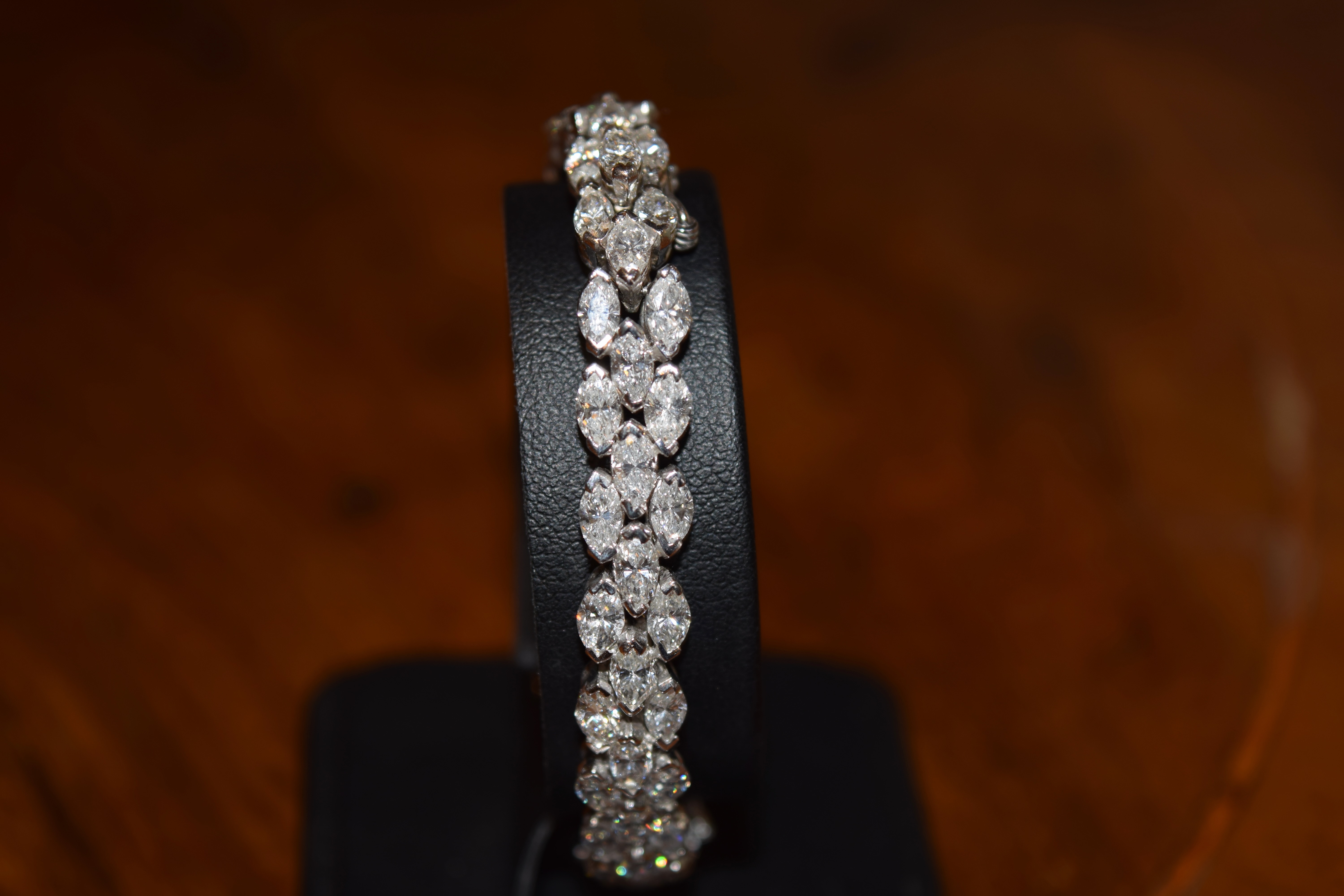 Circa 1990, A fine diamond and platinum bracelet - Image 5 of 5