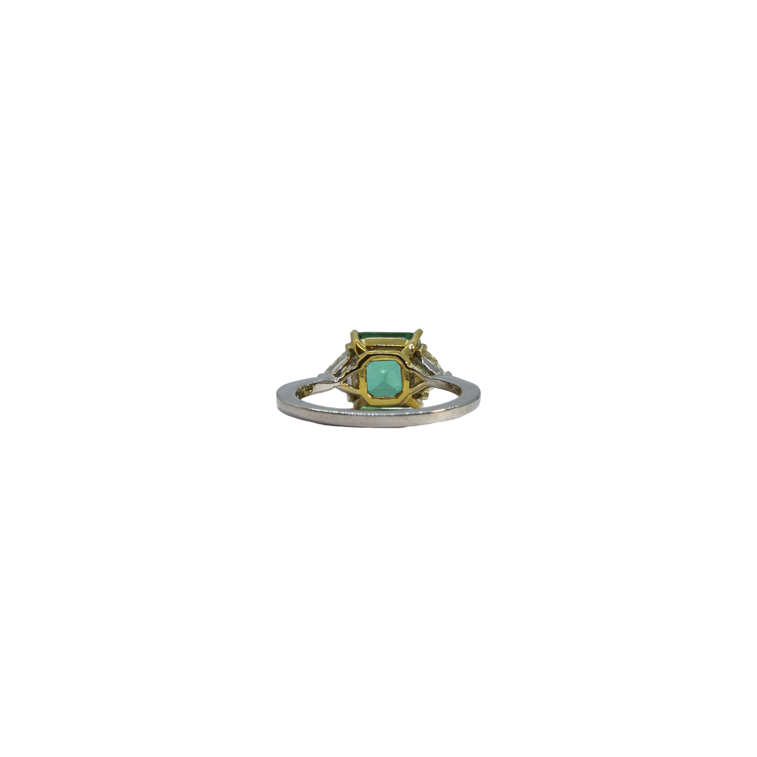 British, Circa 2000, A fine Colombian emerald and diamond ring - Image 4 of 4