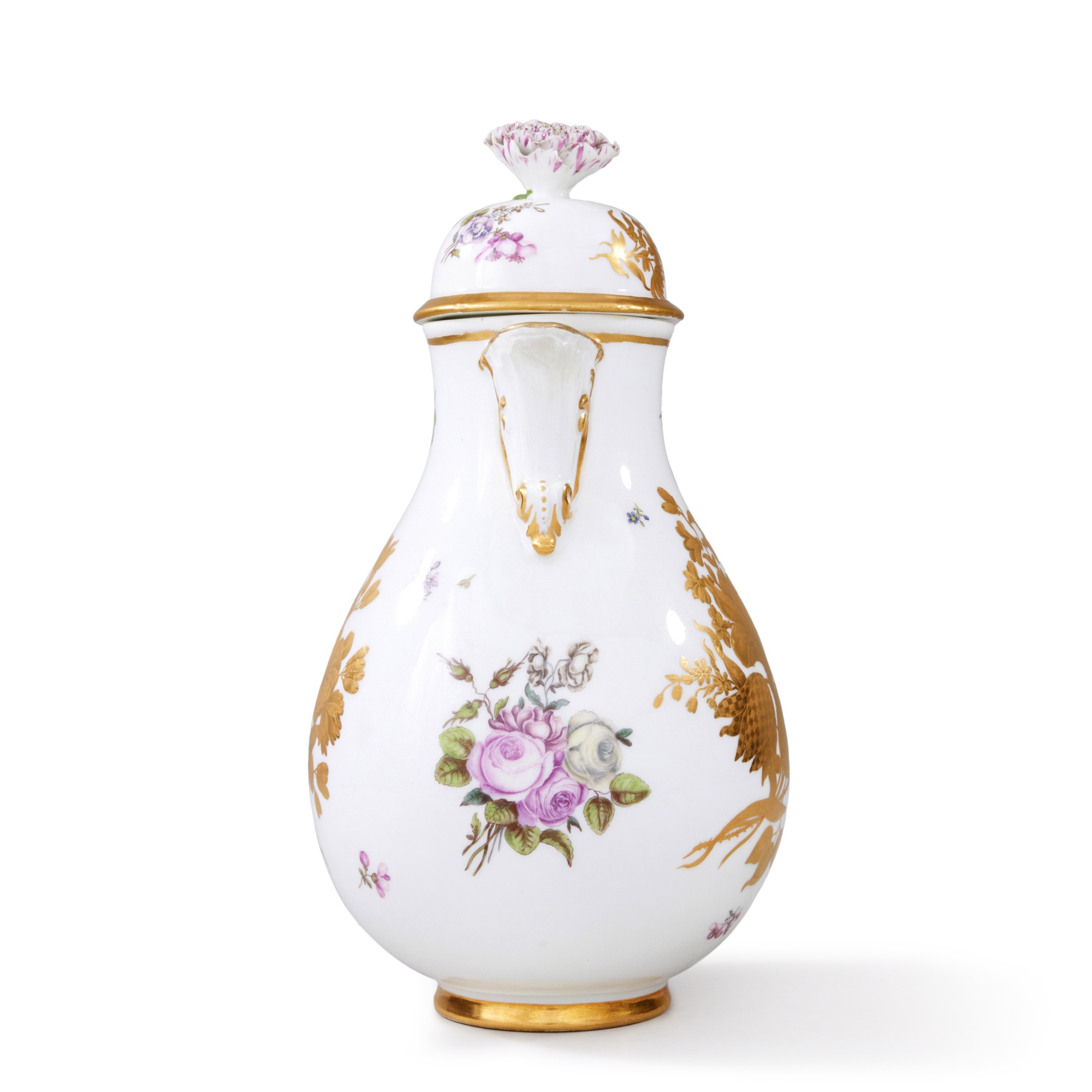 A Meissen Coffeepot and Cover, Circa 1745 | Eine Meissen Kaffeekanne mit Deckel, um 1745 - Image 3 of 4