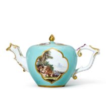 A Meissen Turquoise-Ground Teapot and Cover, Circa 1735-40 | Eine Meissen Deckel-Teekanne mit türkis