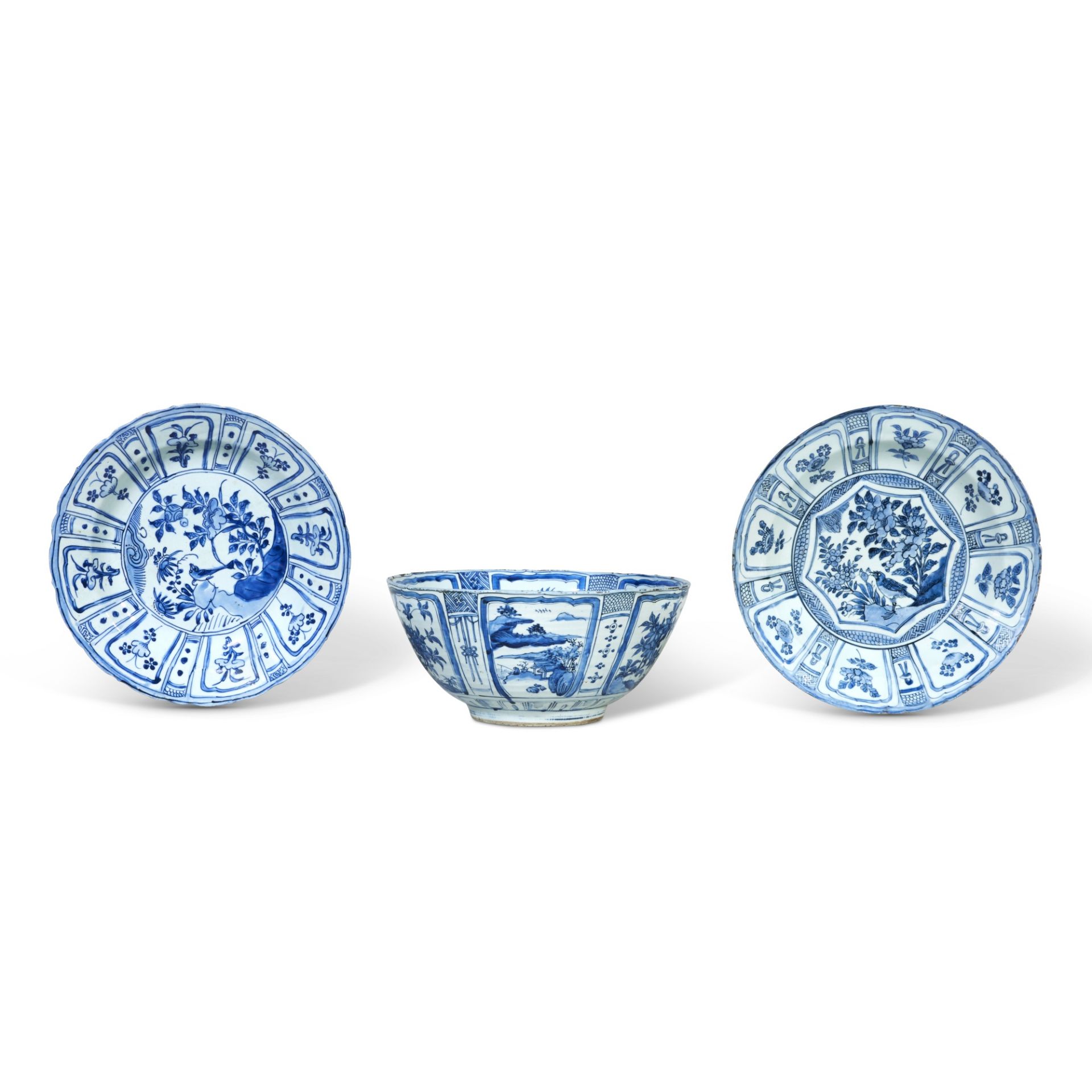 Two Chinese Blue and White 'Kraak' Dishes and a Bowl, Ming dynasty, Wanli period | Zwei chinesische 