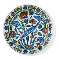 An Iznik Polychrome Pottery Dish, Turkey, Ottoman, 17th Century | Ein polychromer Iznik-Keramik Tell