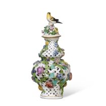 A Meissen Reticulated Basketwork Vase and Cover, Circa 1750 | Eine Meissen Korbgeflechtvase mit Deck