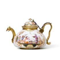 A Meissen Hausmaler Teapot and Cover, Circa 1725 | Eine Meissen Hausmaler Teekanne mit Deckel, um 17