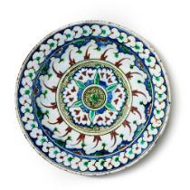 An Iznik Polychrome Pottery Dish, Turkey, Ottoman, Circa 1590 | Ein polychromer Iznik-Keramik Teller