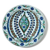 An Iznik Polychrome Pottery Dish, Turkey, Ottoman, Early 17th Century | Ein polychromer Iznik-Kerami