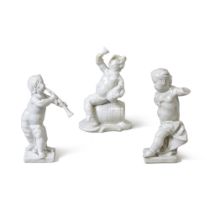 Three Nymphenburg White Figures of Putti, Second Half 18th Century | Drei weiße Nymphenburg Putti, z