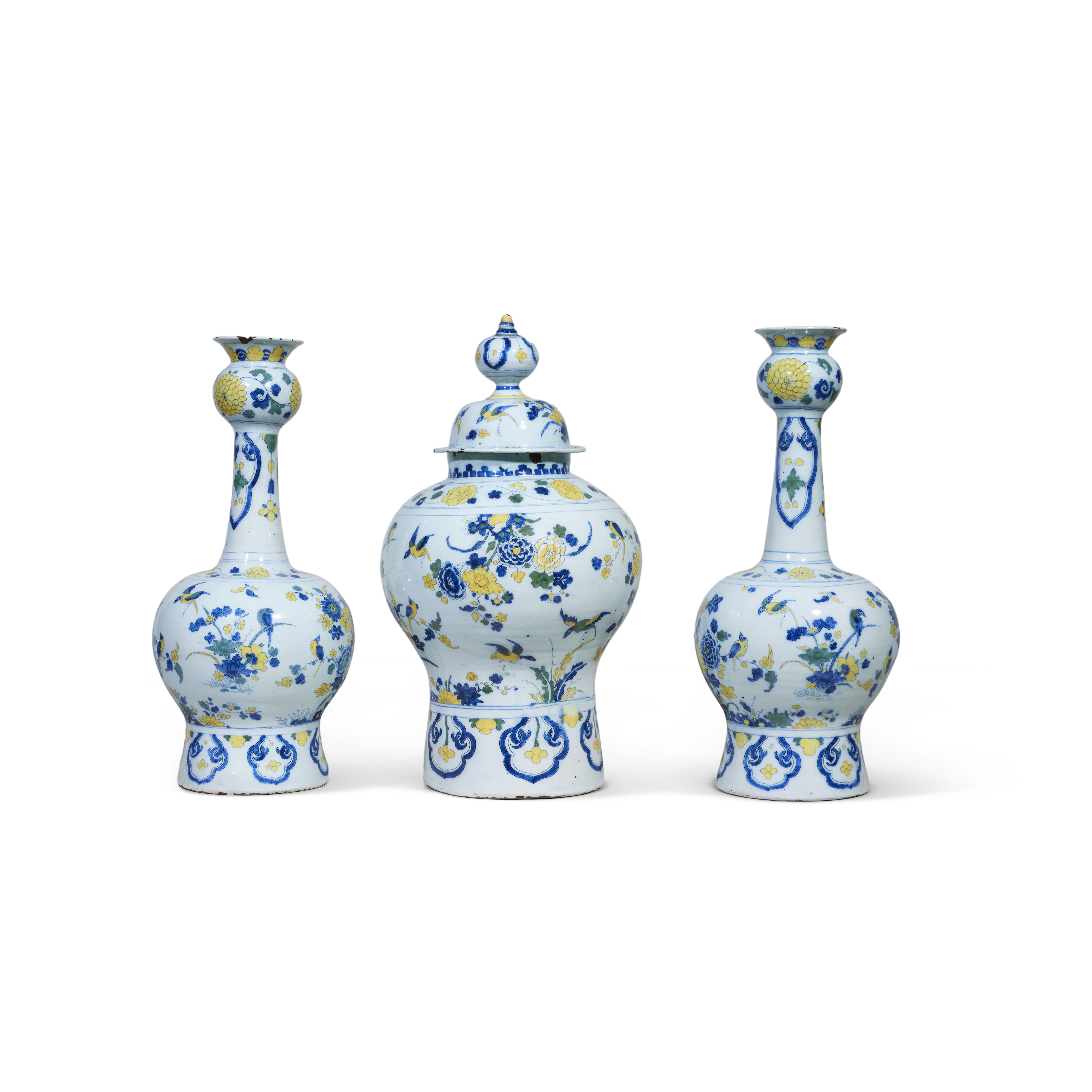 A Dutch Delft Polychrome Large Three Vase Garniture, Circa 1700 | Eine 3-teilige Delfter polychrome  - Image 3 of 4
