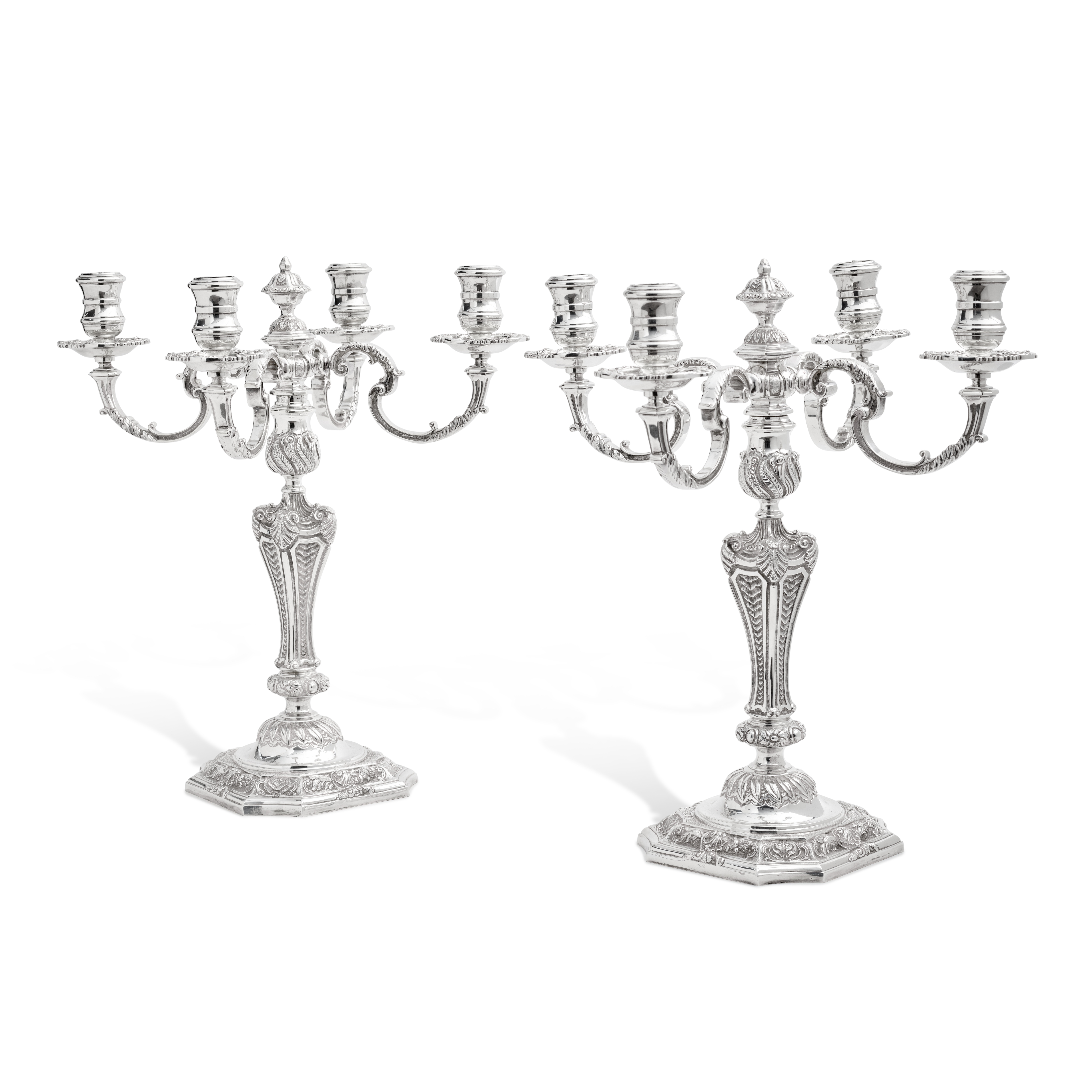 A Pair Of English Silver Four-Light Candelabra, C.J. Vander, London, 1983 - Bild 2 aus 6