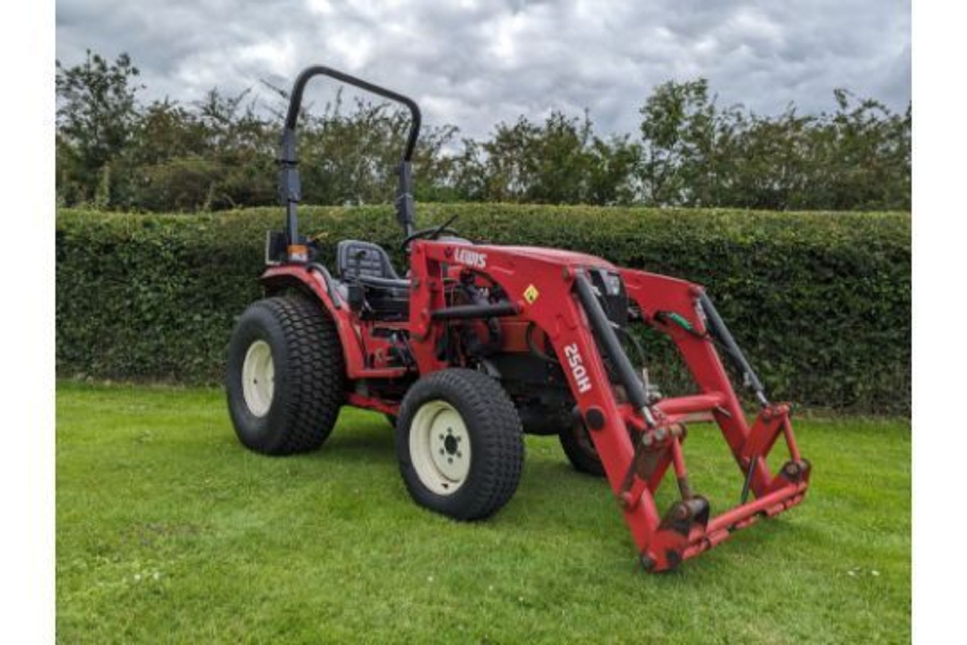 2013 Shibaura ST333 Compact Tractor With Lewis 25QH Loader Attachment 1848 Hours - Image 3 of 11