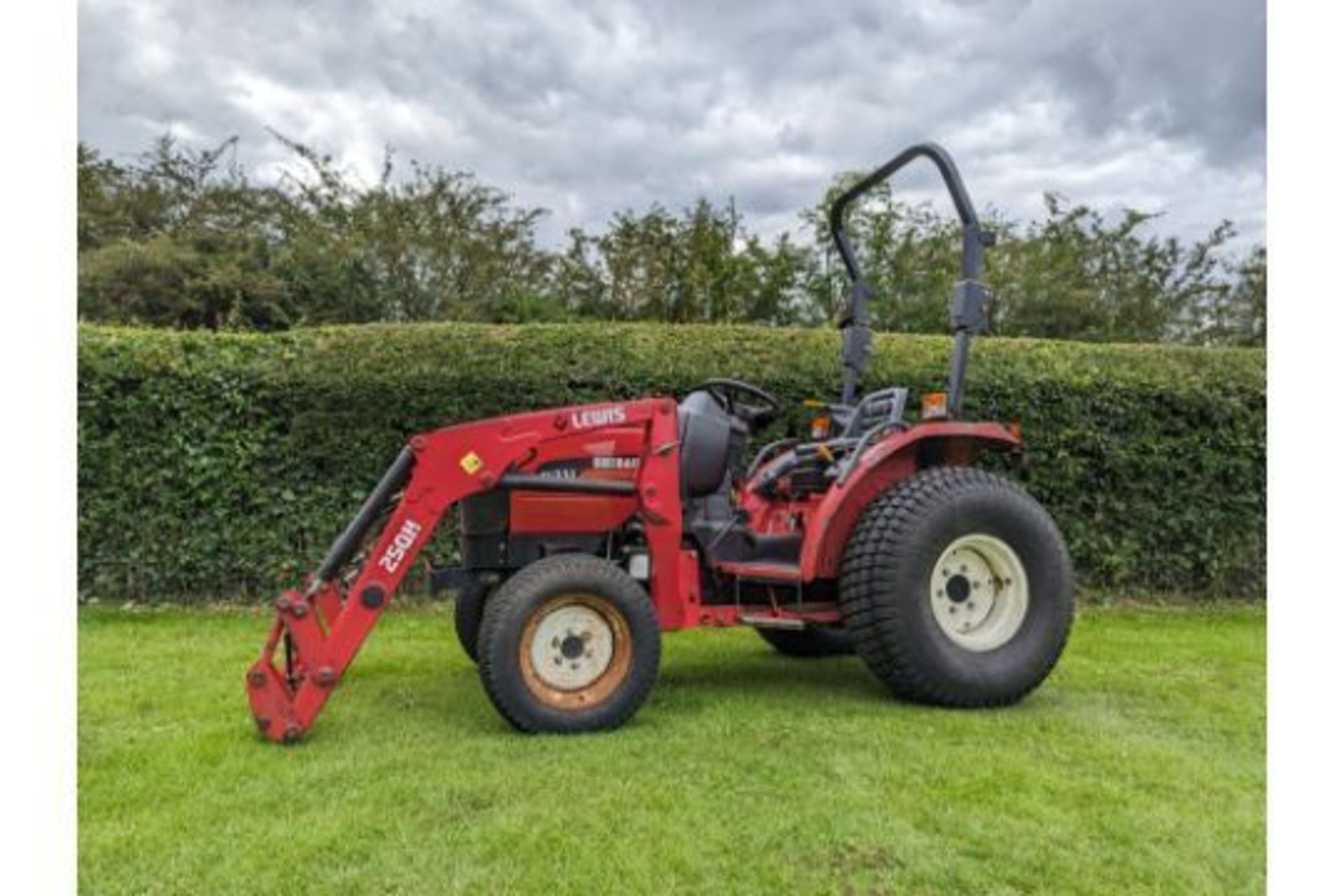 2013 Shibaura ST333 Compact Tractor With Lewis 25QH Loader Attachment 1848 Hours - Image 8 of 11