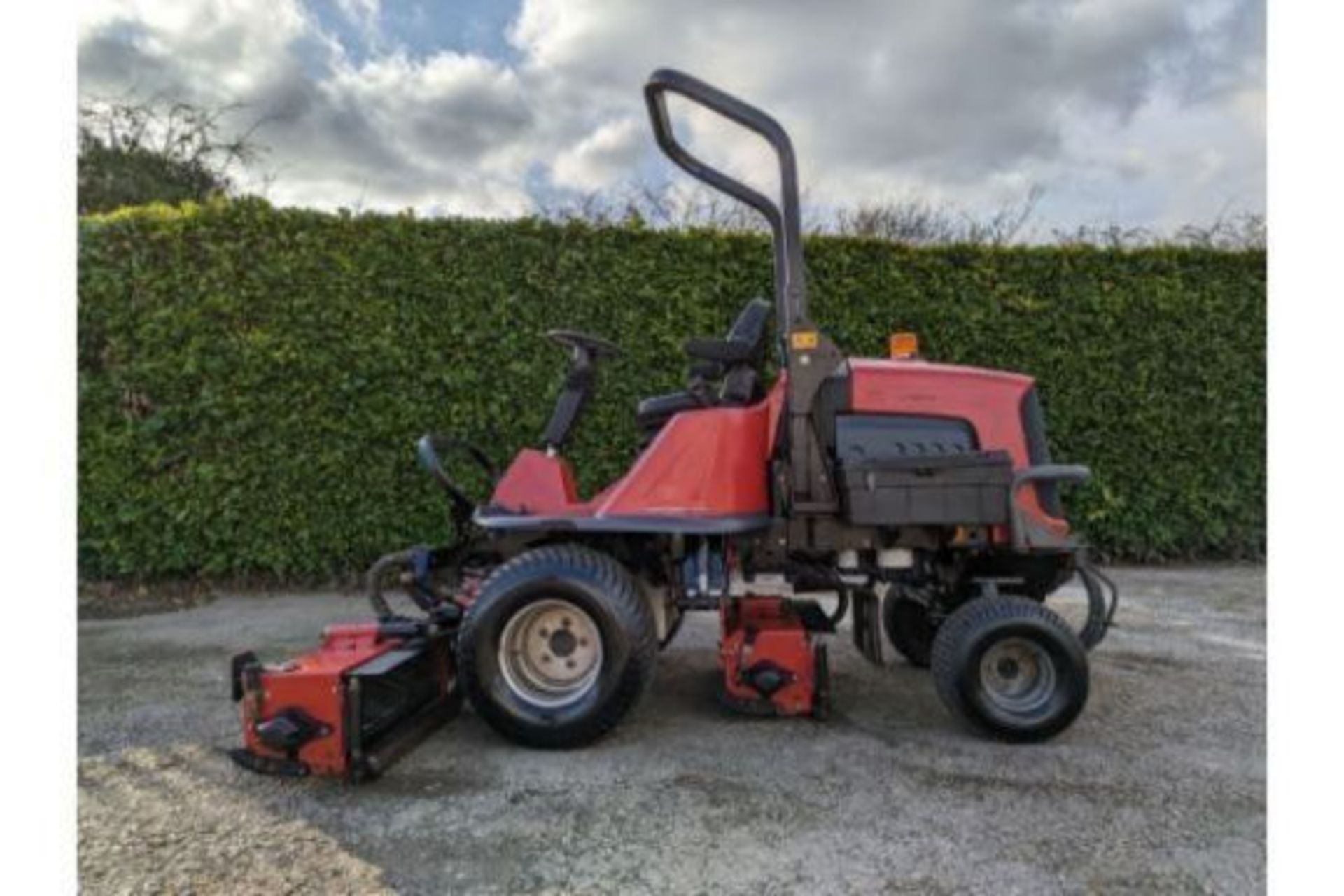 2011 Toro LT3240 Triple Cylinder Mower 3676 Hours