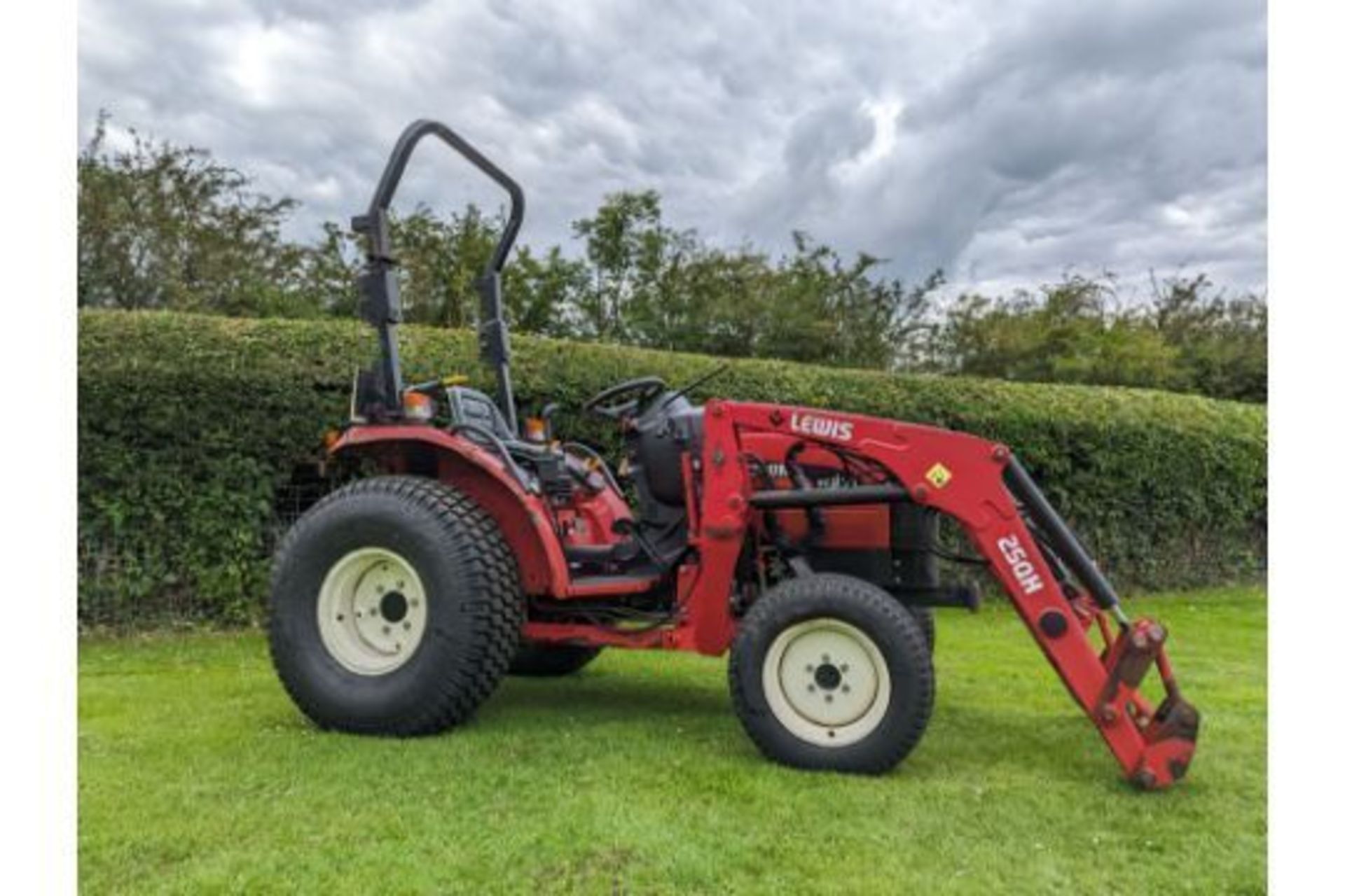 2013 Shibaura ST333 Compact Tractor With Lewis 25QH Loader Attachment 1848 Hours - Image 2 of 11