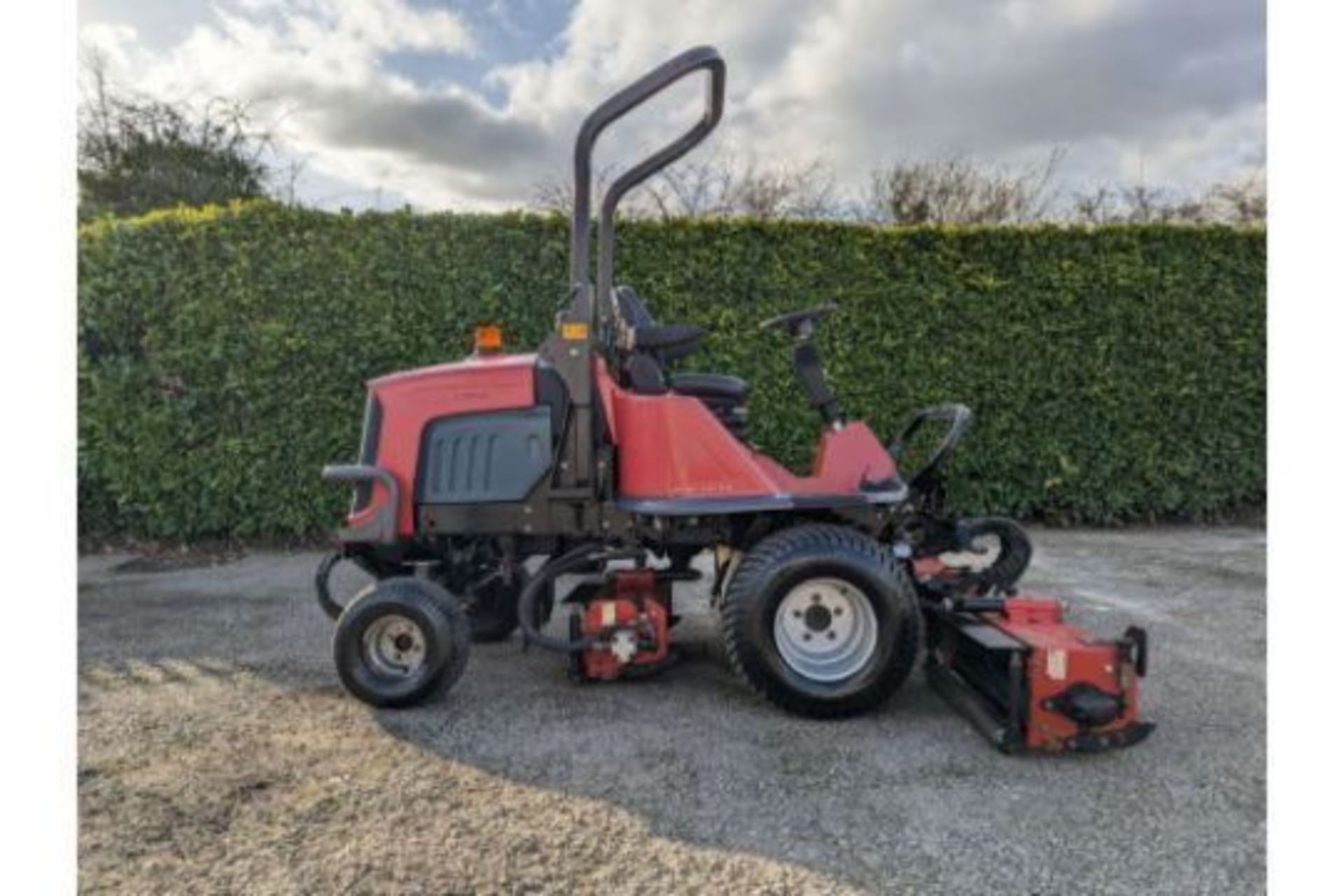 2011 Toro LT3240 Triple Cylinder Mower 3676 Hours - Image 5 of 5