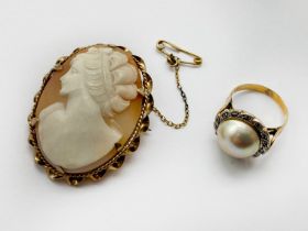 9CT GOLD CAMEO BROOCH & 9CT GOLD RING