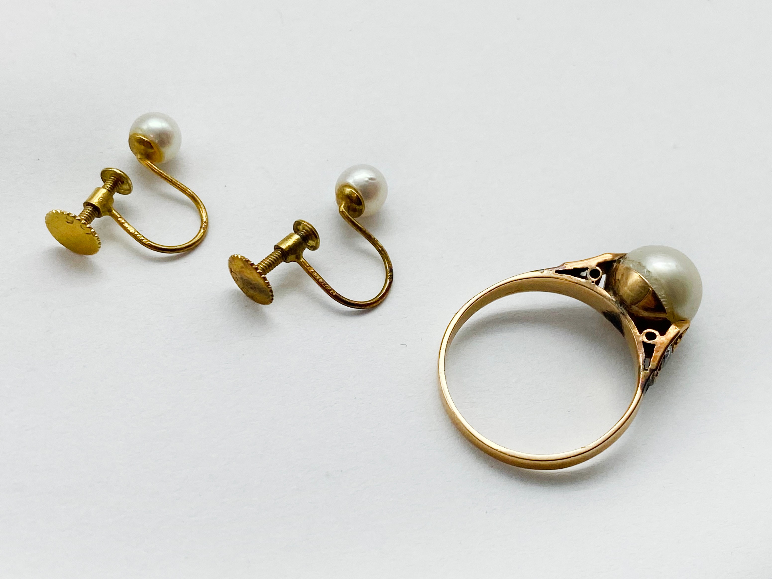 9CT GOLD PEARL & DIAMOND RING AND 9CT GOLD EARRINGS - Image 2 of 2