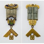 9CT GOLD MASONIC BREAST JEWELL - WOODFORD LODGE