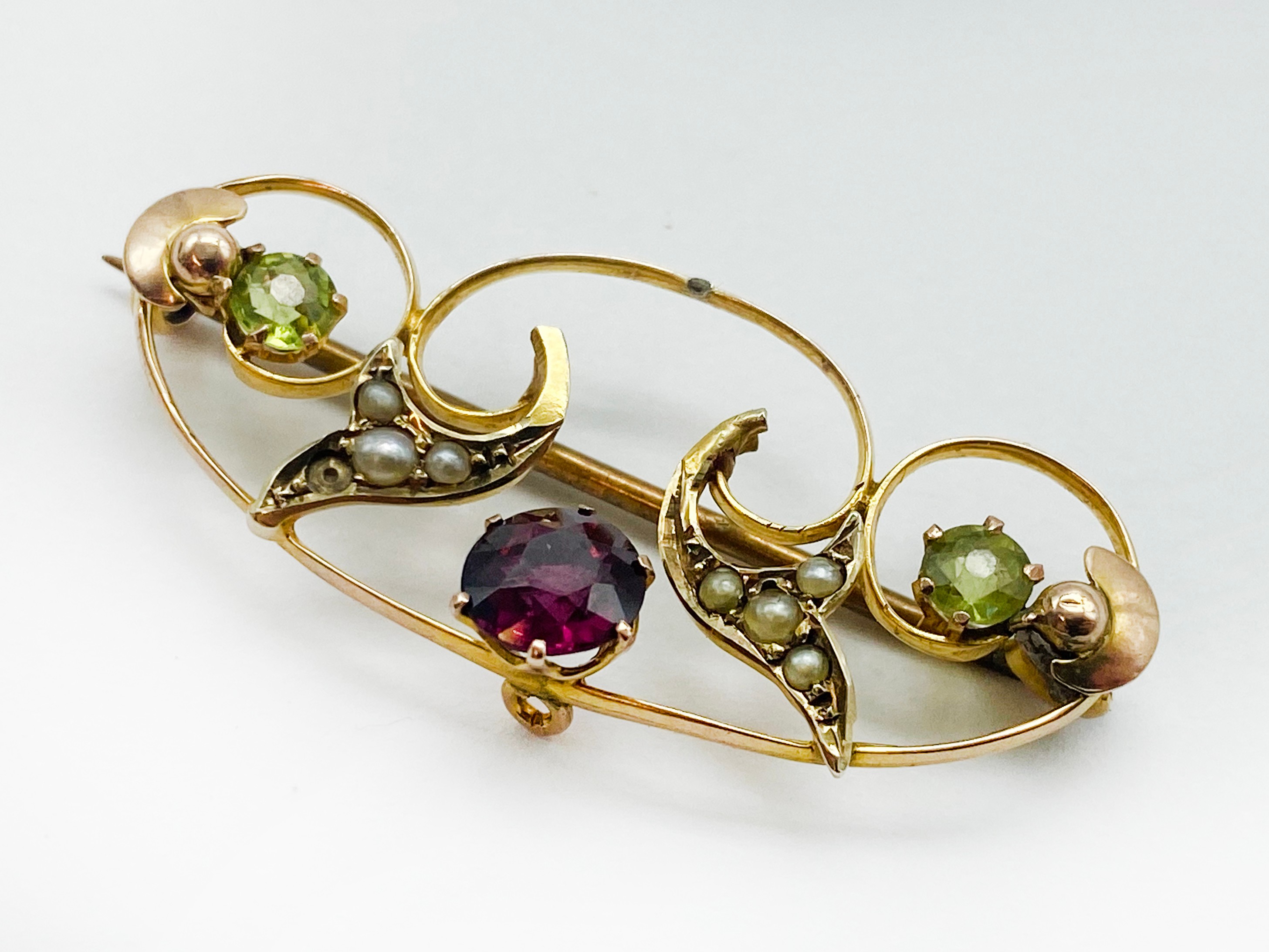 VICTORIAN PERIDOT & RUBY BROOCH - BOXED & RING - Image 3 of 4