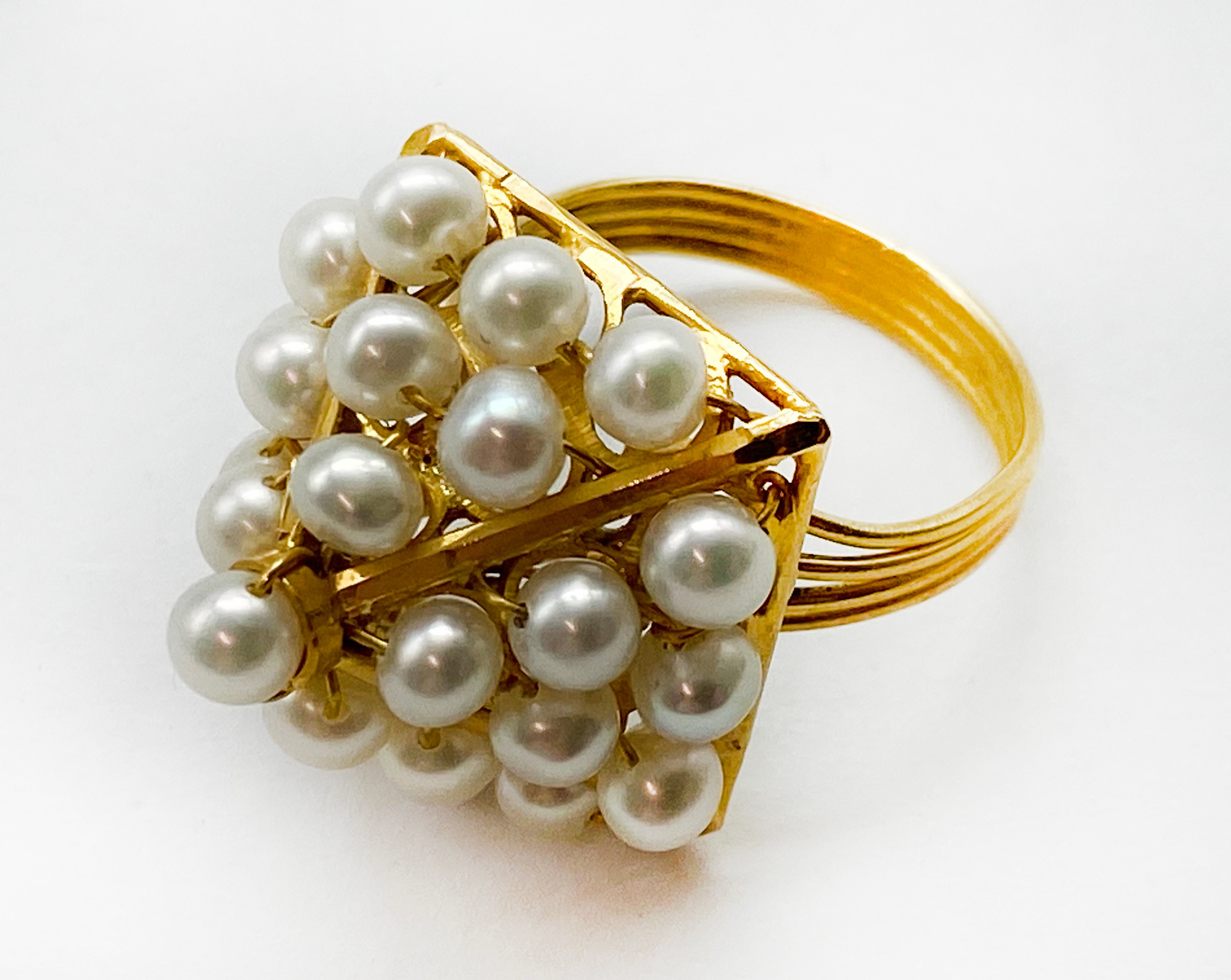 GOLD AND PEARL PYRAMID RING