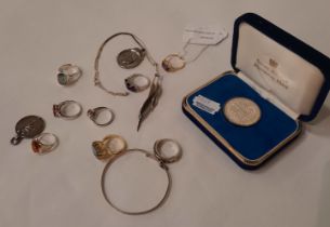 SILVER ITEMS WITH A 9CT GOLD & GEMSTONE RING - SIZE O