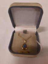 18CT GOLD & OPAL PENDANT ON CHAIN