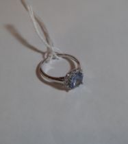 18CT WHITE GOLD DIAMOND BLUE STONE RING POSSIBLY SAPPHIRE OR AQUAMARINE SIZE K/L