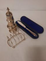 H/M SILVER SUGAR SIFTER/TOAST RACK / FISH KNIFE CASED