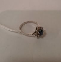 DIAMOND & SAPPHIRE 18CT WHITE GOLD RING - ART DECO - SIZE J