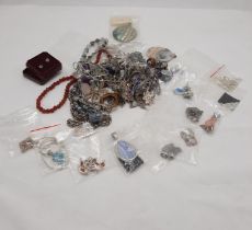 QTY OF MIXED SILVER JEWELLERY