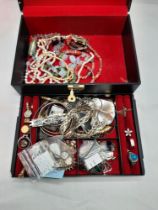 BOX OF MIXED SILVER AND JEWELLERY