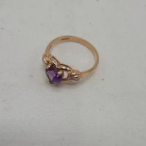 9CT GOLD AMETHYST HEART RING - SIZE P