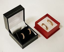 2 PAIRS OF GOLD HOOP EARRINGS