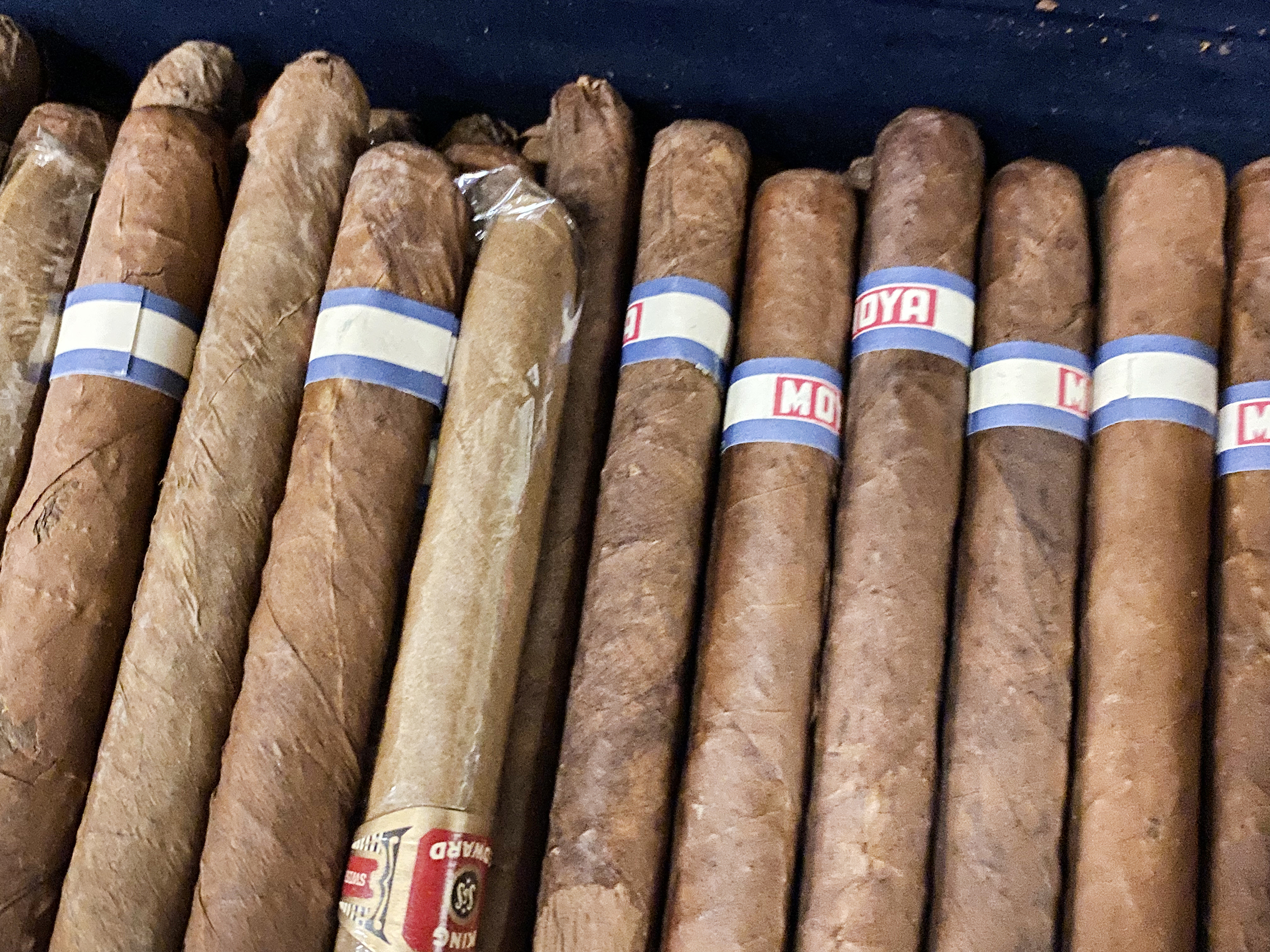 BOX OF VARIOUS CIGARS (CUBAN) WITH KING EDWARDS - Image 2 of 2