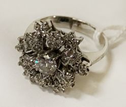 18CT WHITE GOLD DIAMOND CLUSTER RING - SIZE K