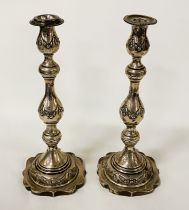 PAIR OF HM SILVER CANDLESTICKS - 31 CMS (H) APPROX - 16 OZS APPROX