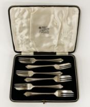CASED SET OF H/M SILVER CAKE FORKS - 5OZ APPROX