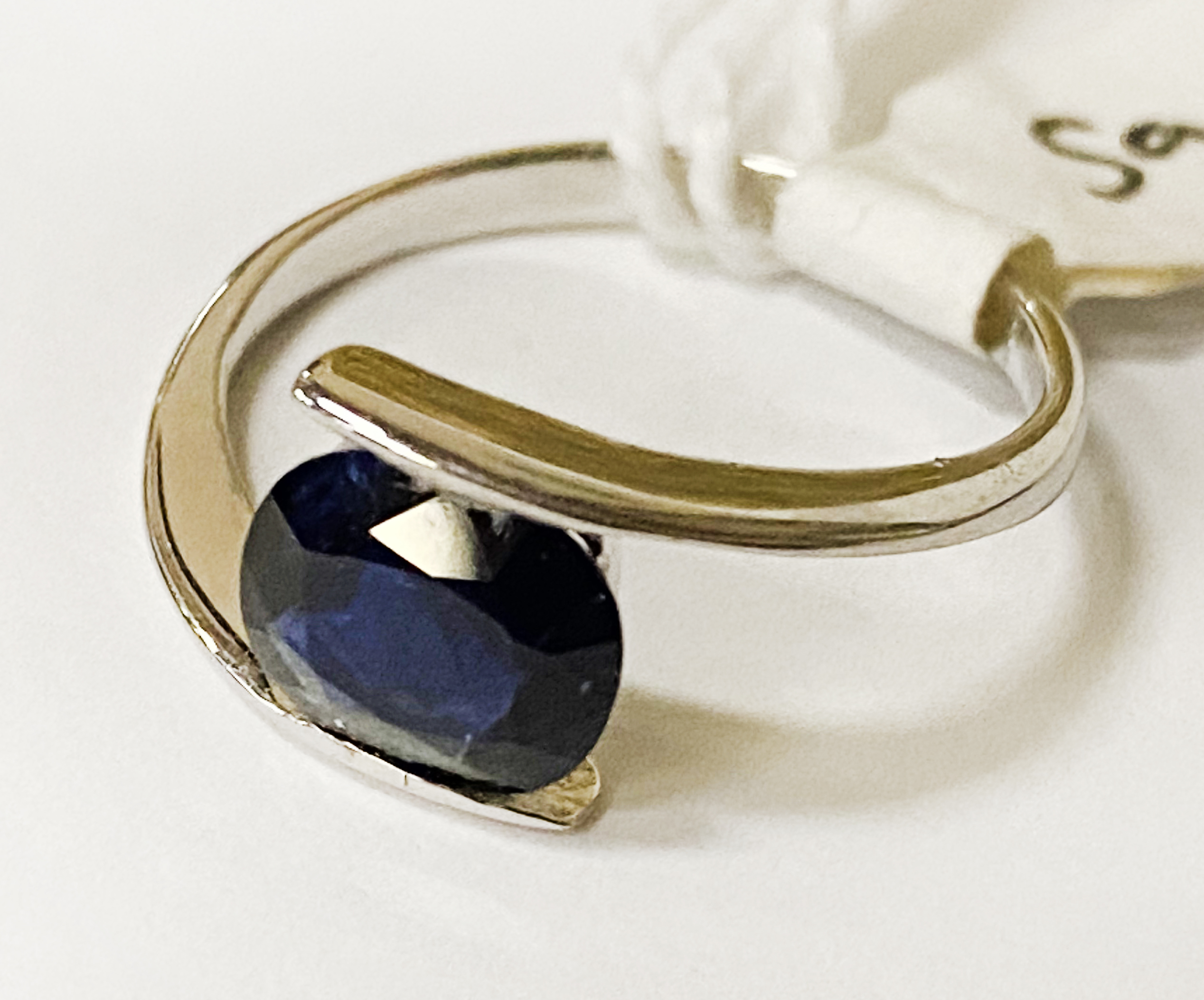 18CT GOLD SAPPHIRE RING - SIZE J