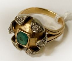 18CT GOLD EMERALD, OLD CUT DIAMOND RING - SIZE M