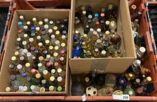 TRAY OF ALCOHOL MINIATURES