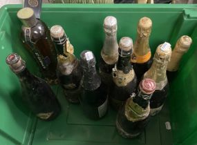 COLLECTION OF VARIOUS WINES/CHAMPAGNE