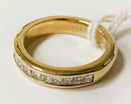 18 CARAT GOLD & DIAMOND RING - TOTAL WEIGHT 6.9 GRAMS