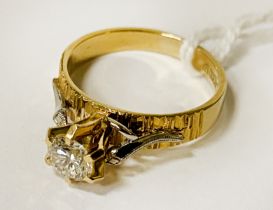 18CT YELLOW GOLD & DIAMOND RING - SIZE N