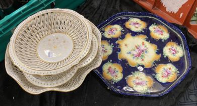 CONTINENTAL HAND PAINTED EARLY TRAY WITH 3 CONTINENTAL GILT CHINA LATTICE WARE BOWLS