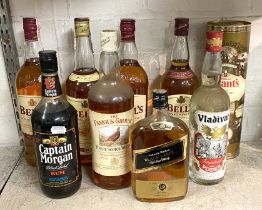 COLLECTION OF ALCOHOL - MAINLY BELLS WHISKY (1 LT) & OTHER