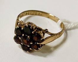 9CT GOLD RING WITH GARNET - SIZE N