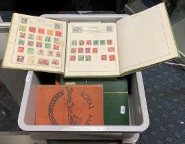 SELECTION OF MIXED STAMPS IN ALBUMS